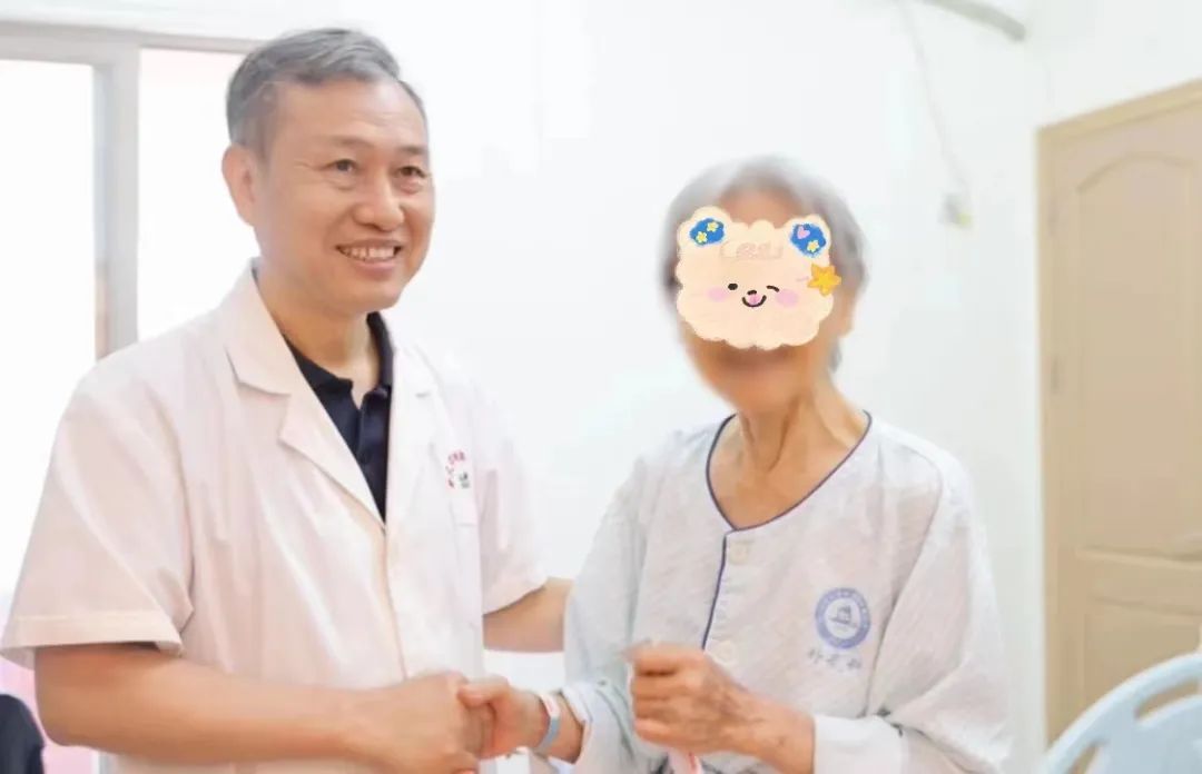 挑战高龄手术！深圳华侨医院成功为80岁老人保胆取石